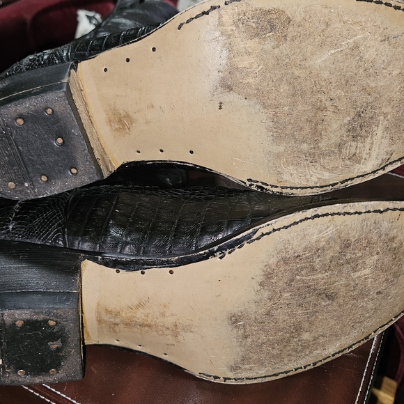 Men's Black Crocodile Cowboy Boots - Picture 4 of 5